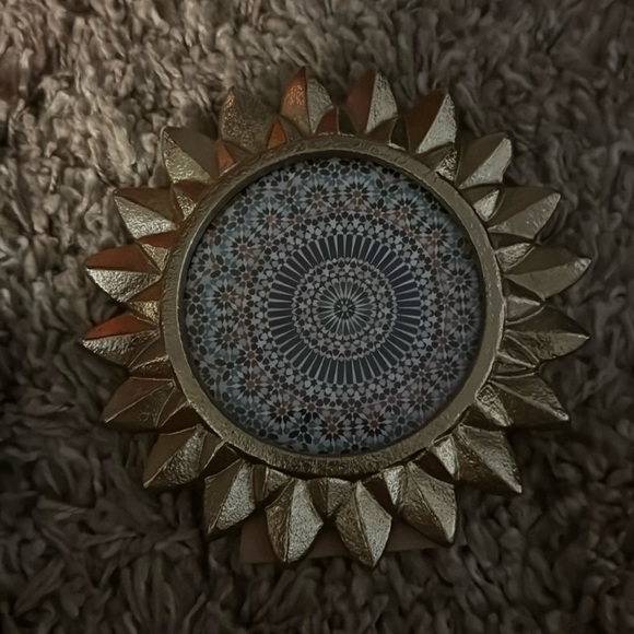 Picture frame - Picture 1 of 2